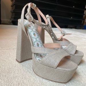 Hill House Home Party Platform